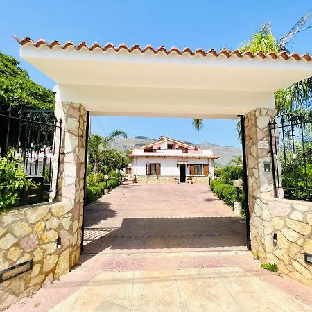 Villa Genova คารินิ ภายนอก รูปภาพ