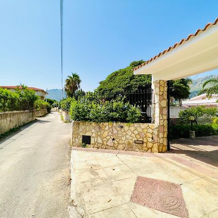 Villa Genova คารินิ ภายนอก รูปภาพ