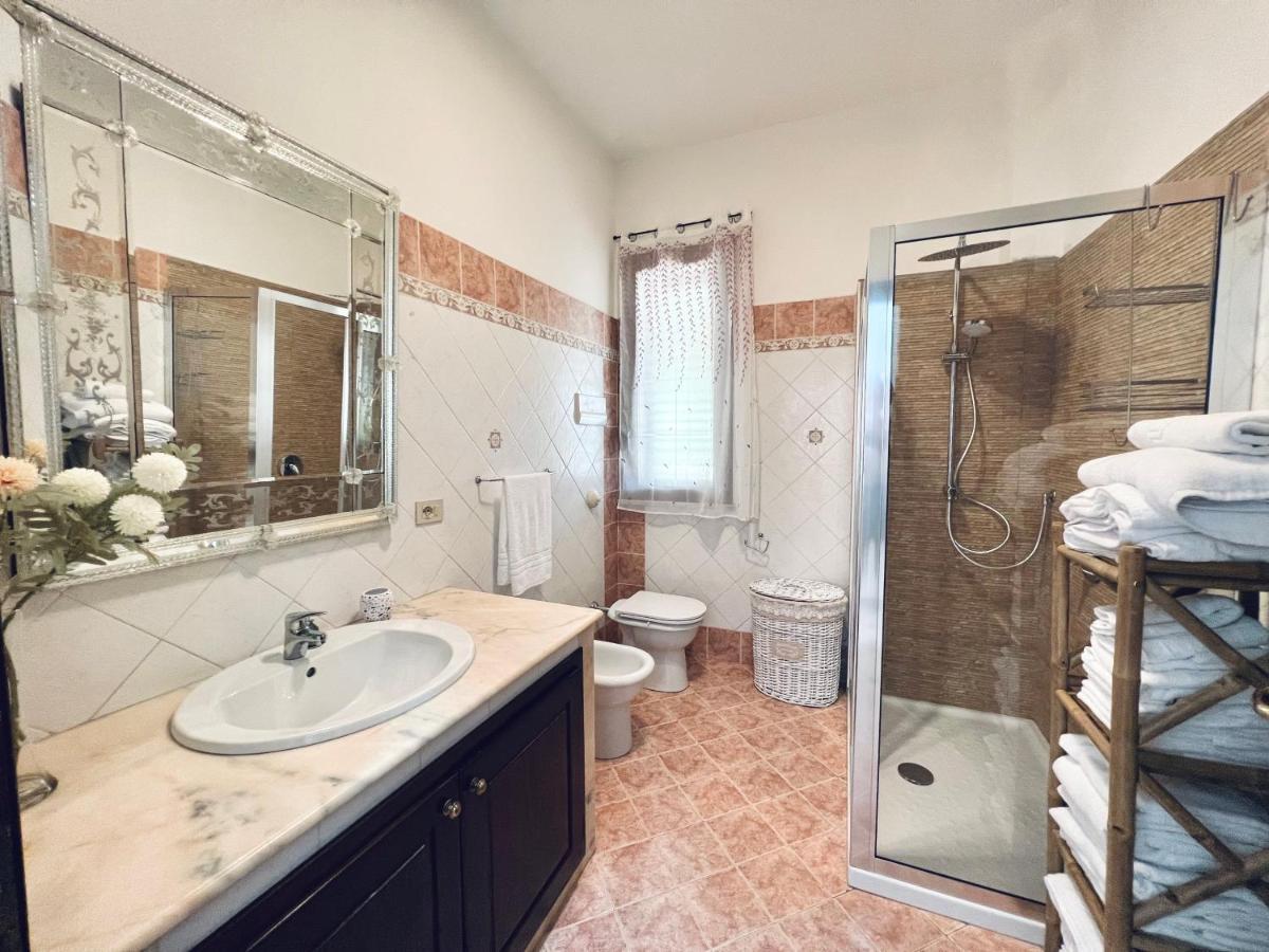 Villa Genova คารินิ ภายนอก รูปภาพ