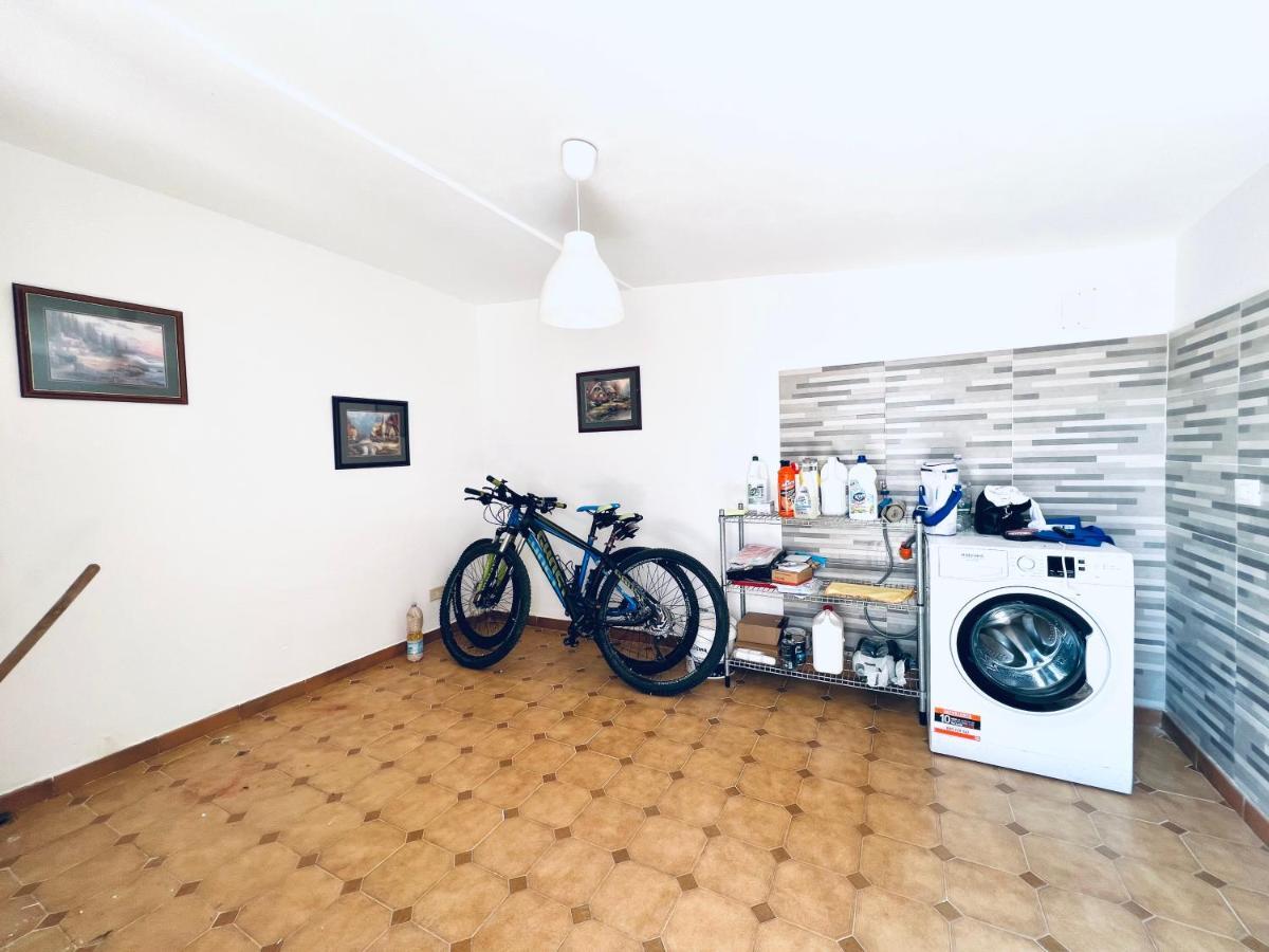 Villa Genova คารินิ ภายนอก รูปภาพ