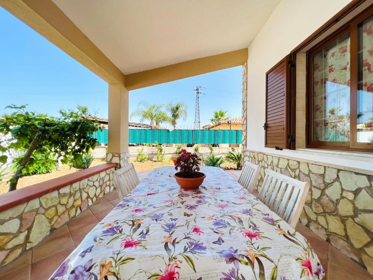 Villa Genova คารินิ ภายนอก รูปภาพ