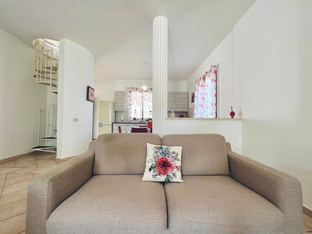 Villa Genova คารินิ ภายนอก รูปภาพ