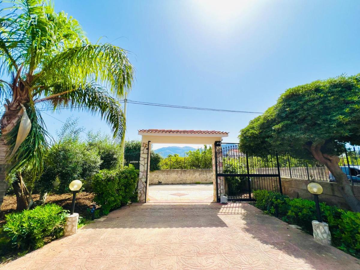 Villa Genova คารินิ ภายนอก รูปภาพ
