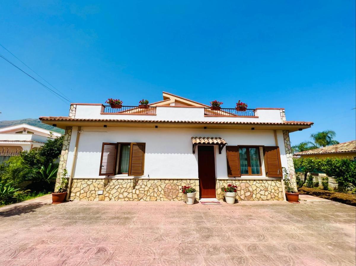 Villa Genova คารินิ ภายนอก รูปภาพ